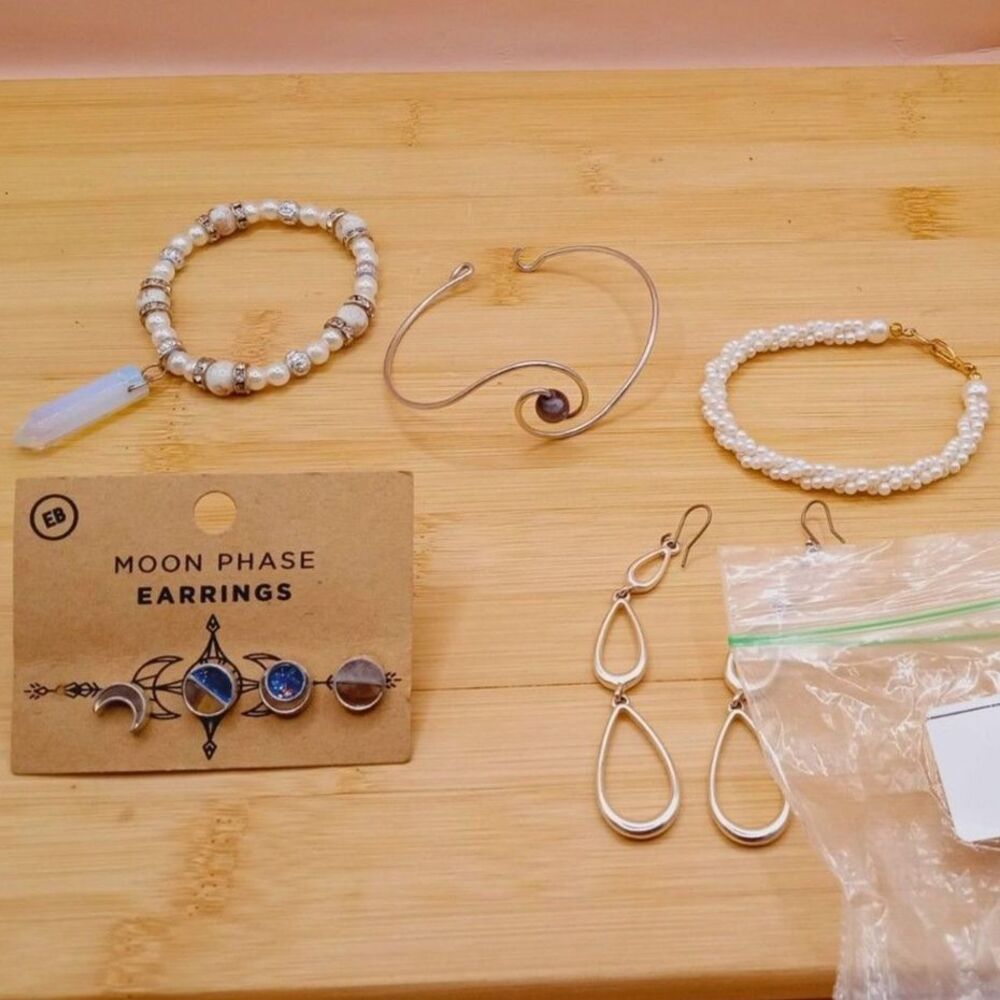 5 Piece Vintage Celestial Type Mixed Pieces Bracelets Earrings
